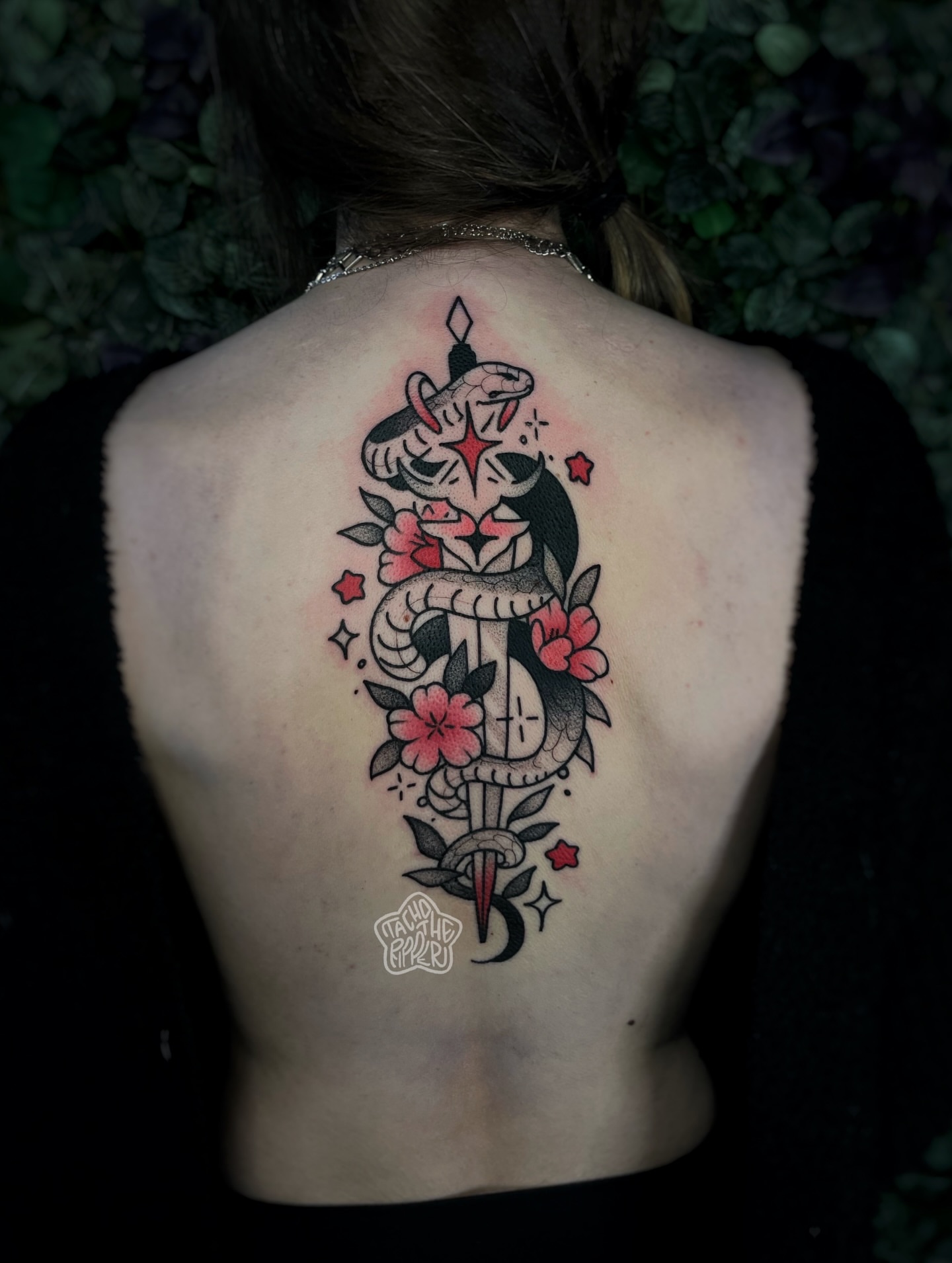 Snake and flowers American traditional tattoo on the back by tacho ☻ 張玉玲