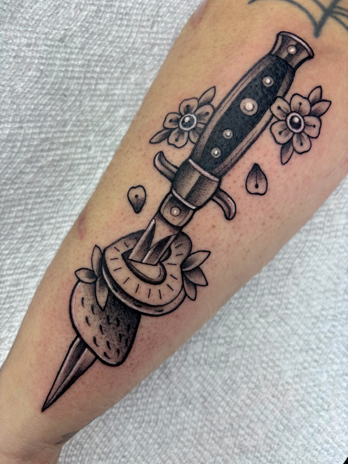 Tattoo by @valeriemourningstar — black_and_grey