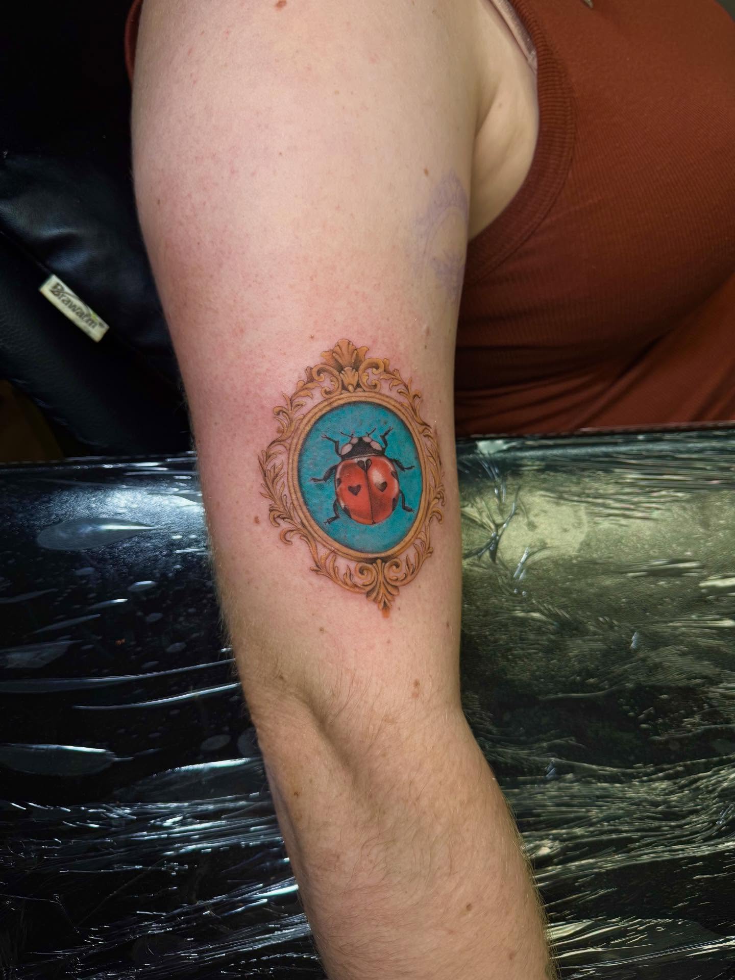 Tattoo by @annaainkk — realism