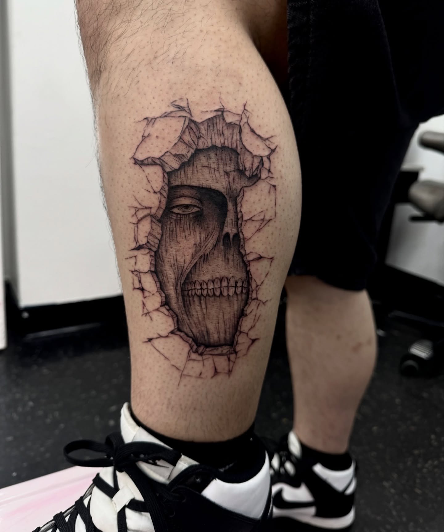Skull realism tattoo on the thigh by πππππ¨π¨ ππ«ππ’π¬π