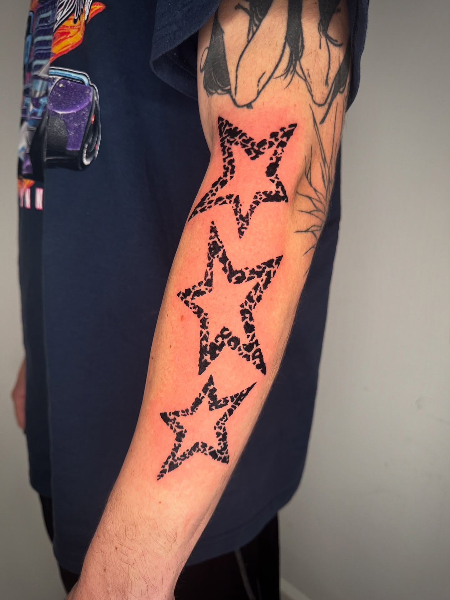 Stars dotwork tattoo on the forearm by 𝔠𝔲𝔯𝔱𝔦𝔰 ~ tattoo artist