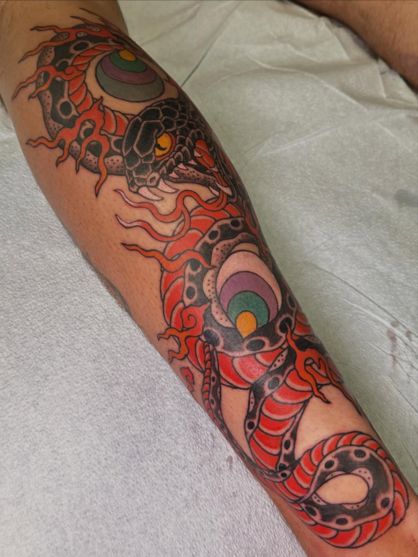Serpent japanese irezumi tattoo on the forearm by Kenny Waizumi ๐