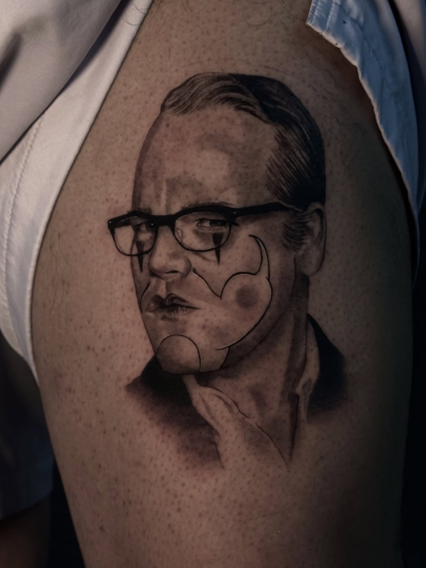 Portrait realism tattoo on the upper arm by R O M y R I N C Ó N