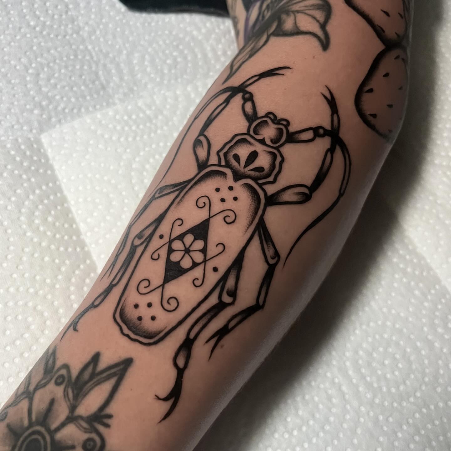 Tattoo by @ninarosatattoo — black_and_grey