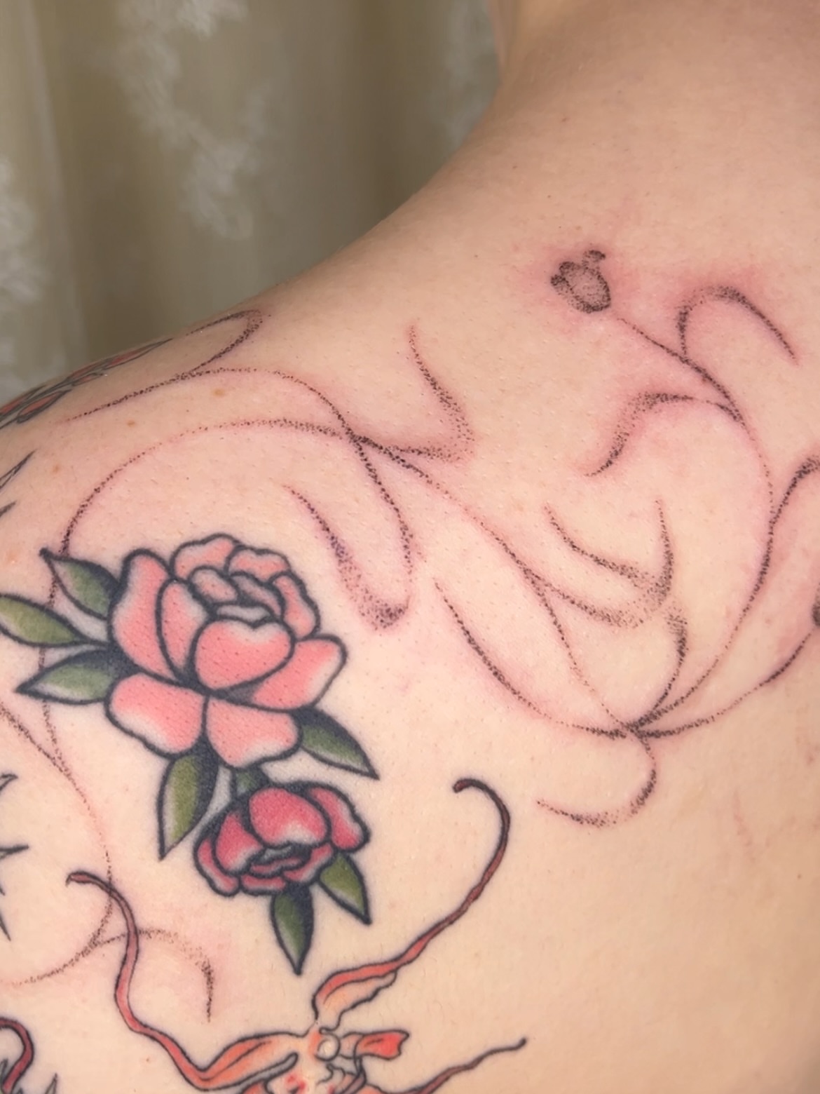 Roses American traditional tattoo on the shoulder by mia