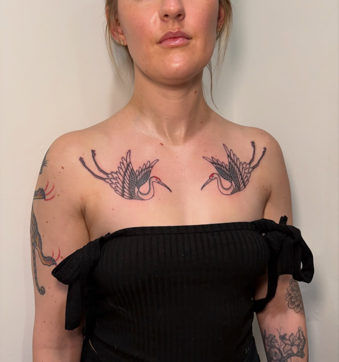 Cranes black and grey tattoo on the chest by 𝓰𝓲𝓷𝓪 𝓼𝓮𝓻𝓹𝓮𝓷𝓽𝓲𝓷𝓪