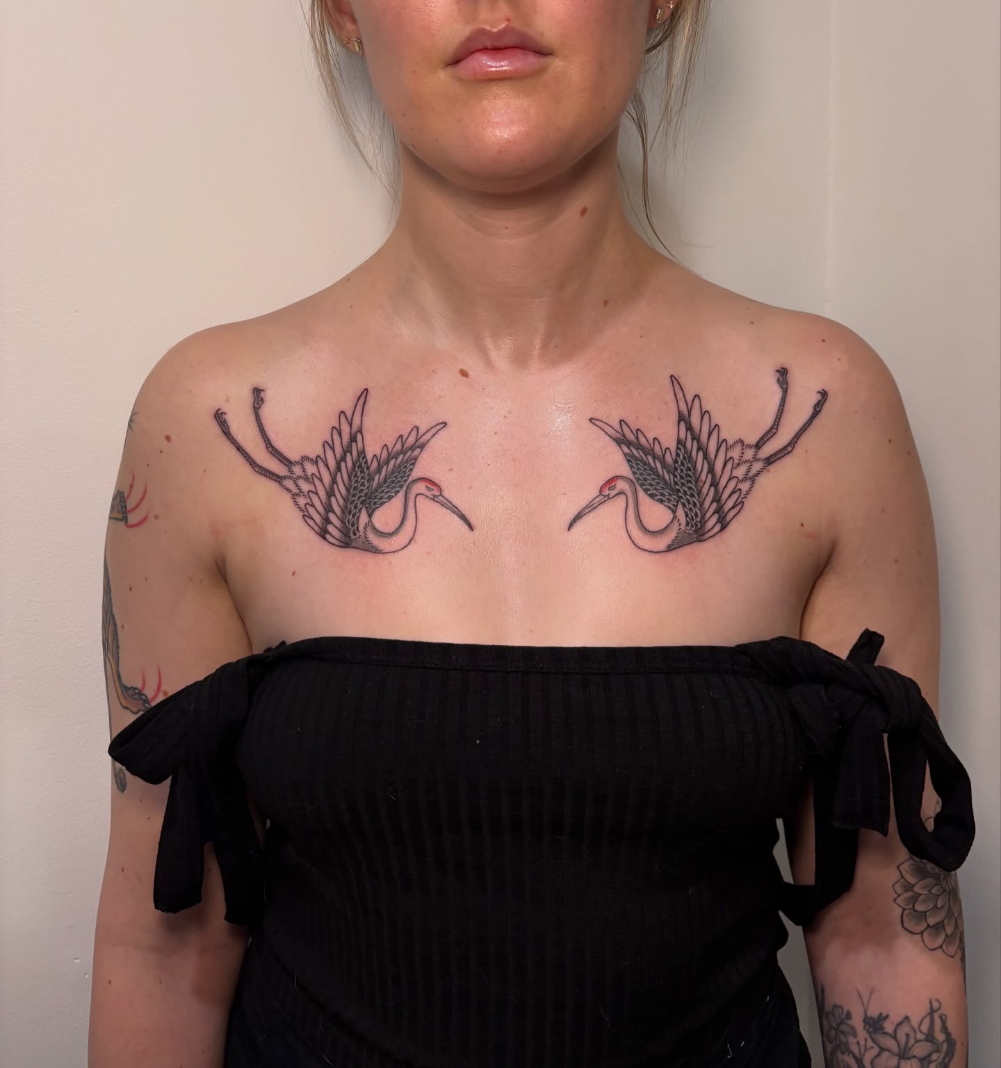 Cranes black and grey tattoo on the chest by 𝓰𝓲𝓷𝓪 𝓼𝓮𝓻𝓹𝓮𝓷𝓽𝓲𝓷𝓪