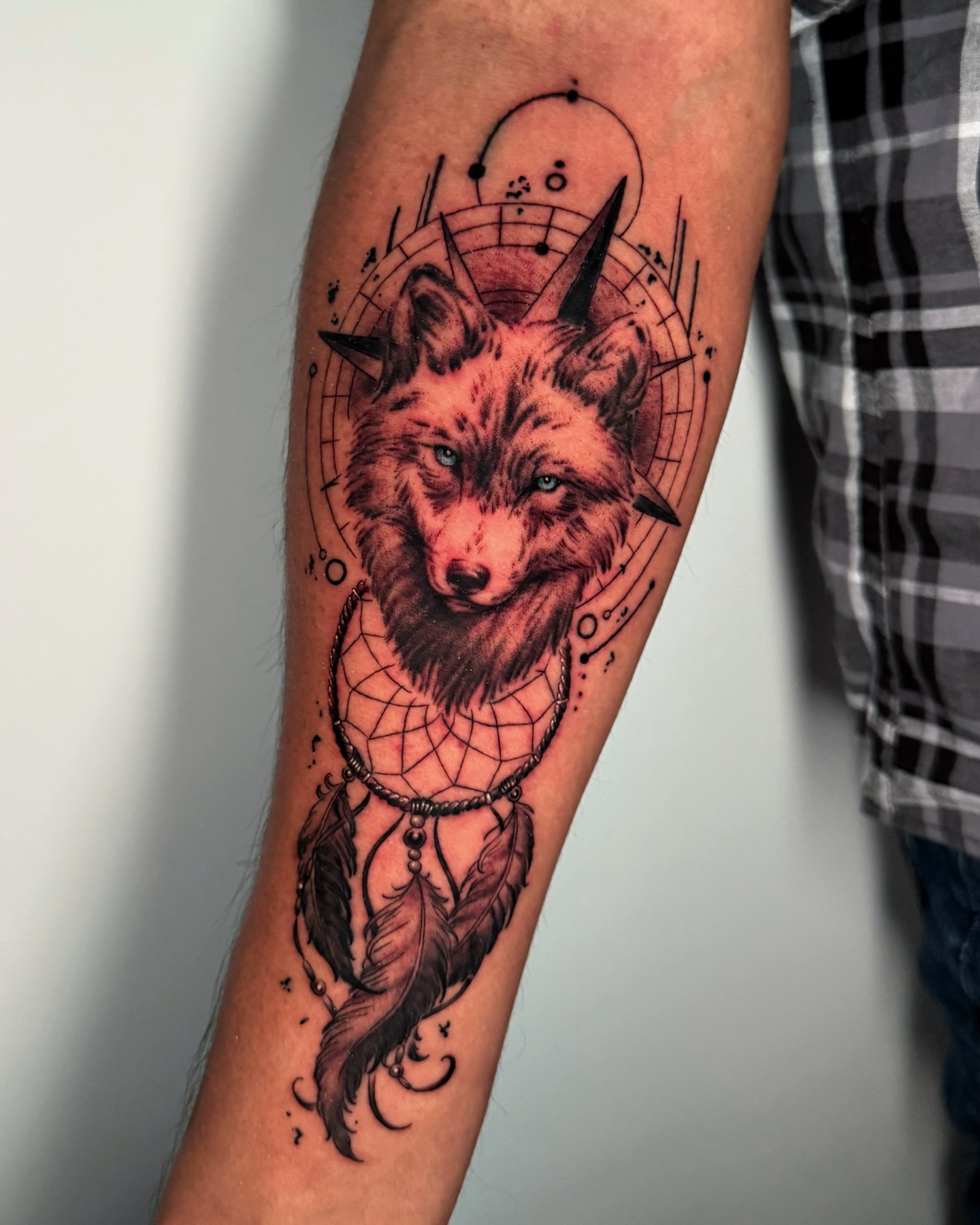Wolf realism tattoo on the forearm by Moi Rivas, Salt Lake City, Utah