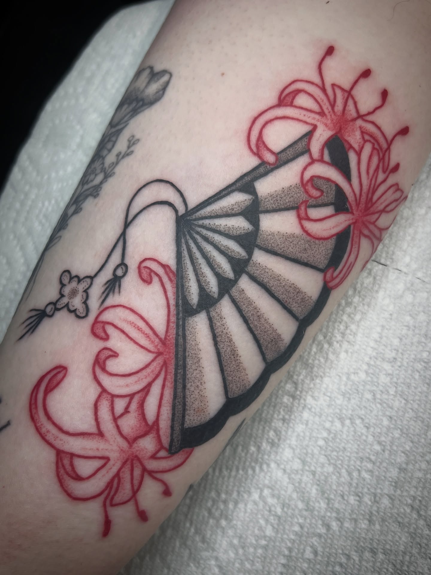 Fan and flowers dotwork tattoo on the forearm by 𝑴𝒂𝒚𝒂𖤐𝑫𝒆𝑽𝒊𝒏𝒆, Dayton, Ohio
