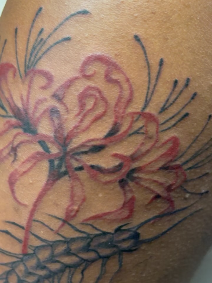 Chrysanthemum American traditional tattoo on the thigh by πΈππππ¦π£ππΈ