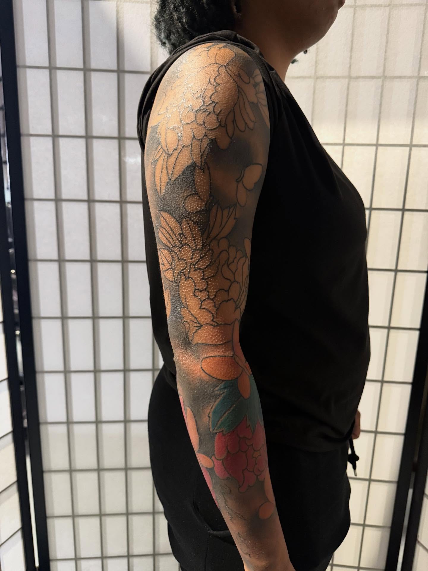 Floral bouquet dotwork tattoo on the upper arm by Randall Croley El