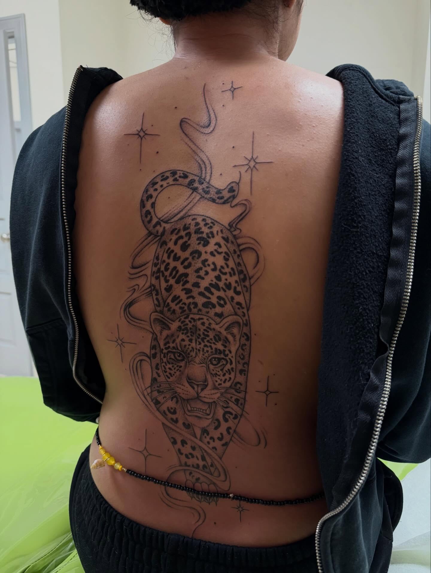 Leopard black and grey tattoo on the back by Nadia ★