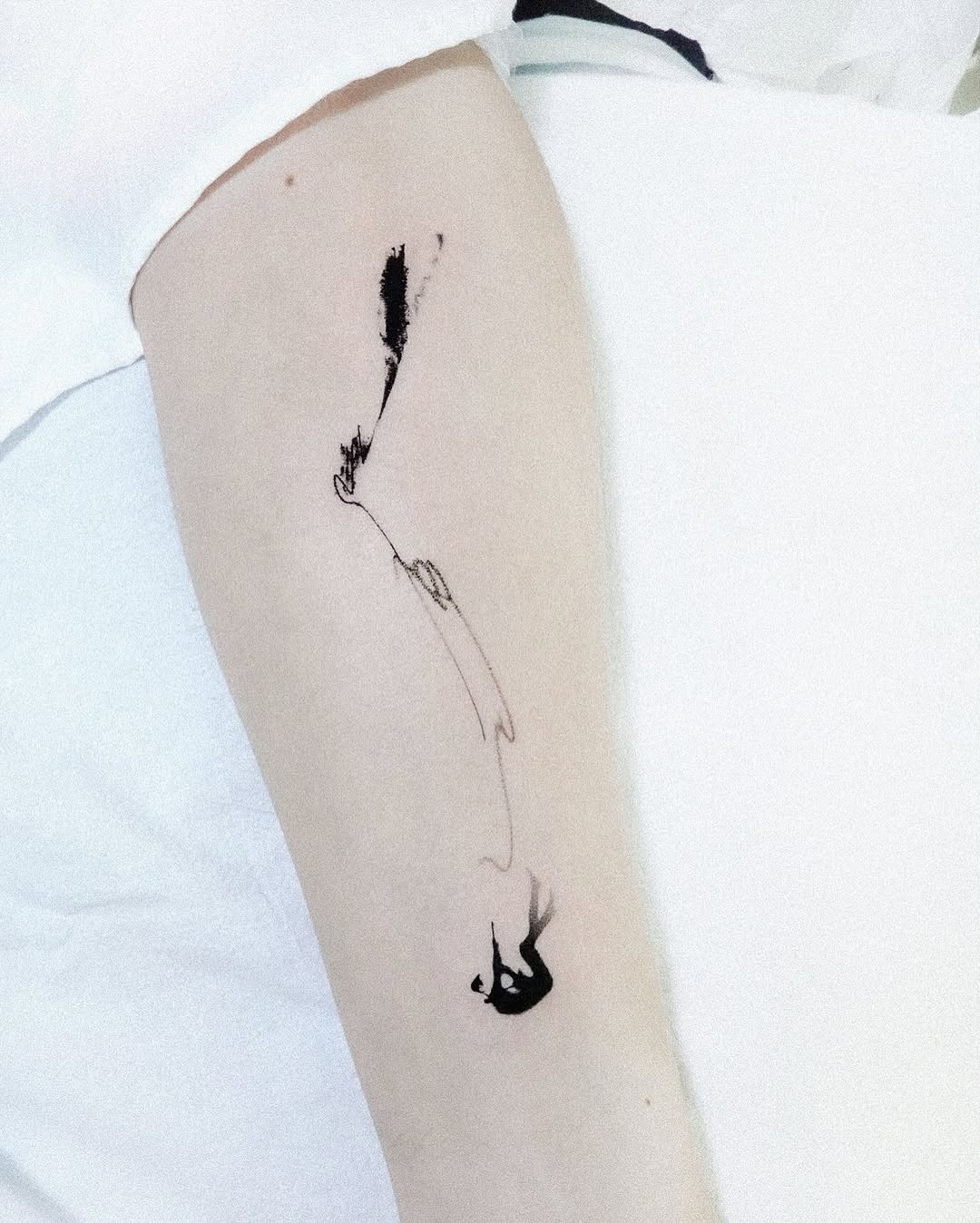 Falling figure minimalist tattoo on the forearm by 초현실과 현실 그 사이를 그리다.