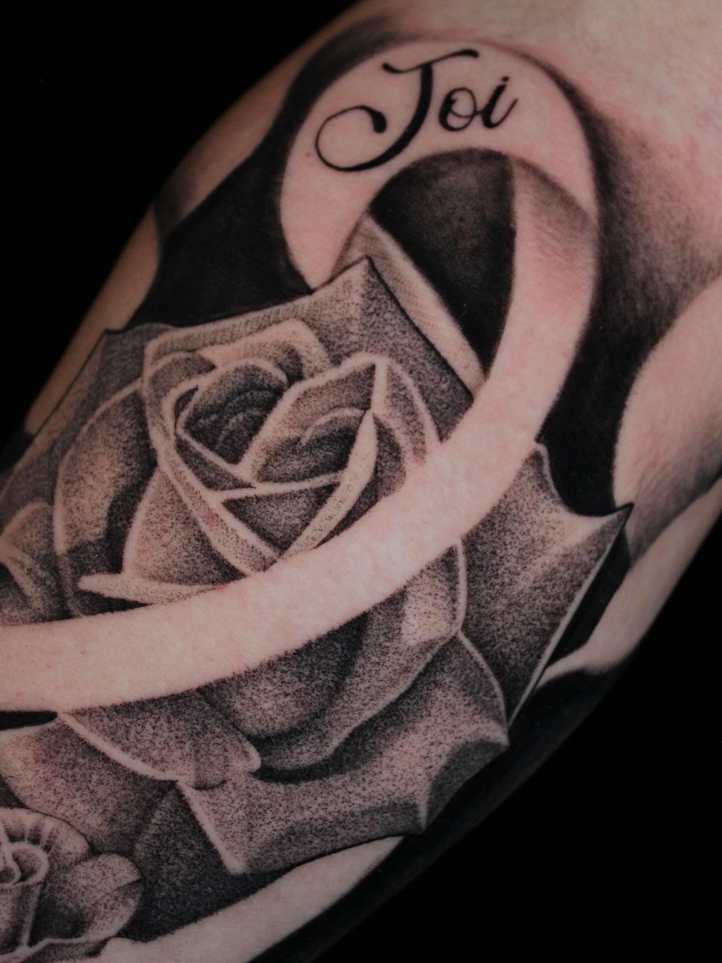 Rose realism tattoo on the forearm by 𝕵𝖎𝖒𝖎 𝕯𝖊𝕽𝖔𝖘𝖆🥀, Everett, Washington