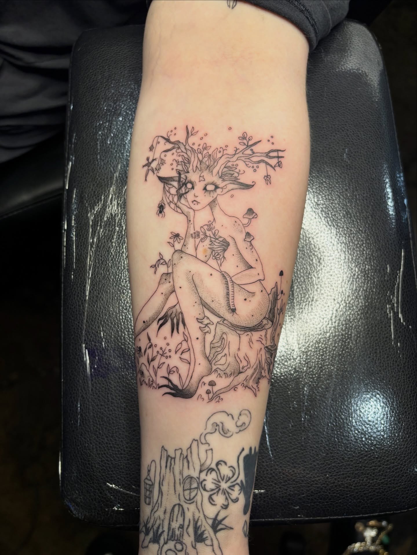 Tattoo by @fernwilds_tattoo โ black_and_grey, illustrative