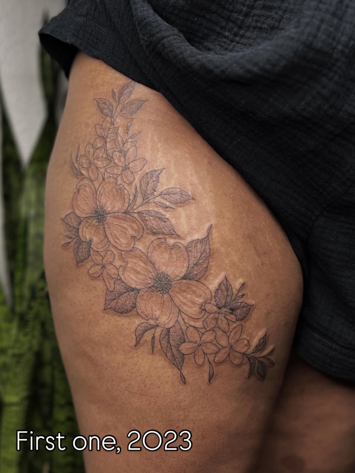 Dogwood flowers black and grey tattoo on the thigh by 𝕵𝖊𝖘𝖘𝖎𝖈𝖆 𝕰𝖑 (raleigh tattoo artist)