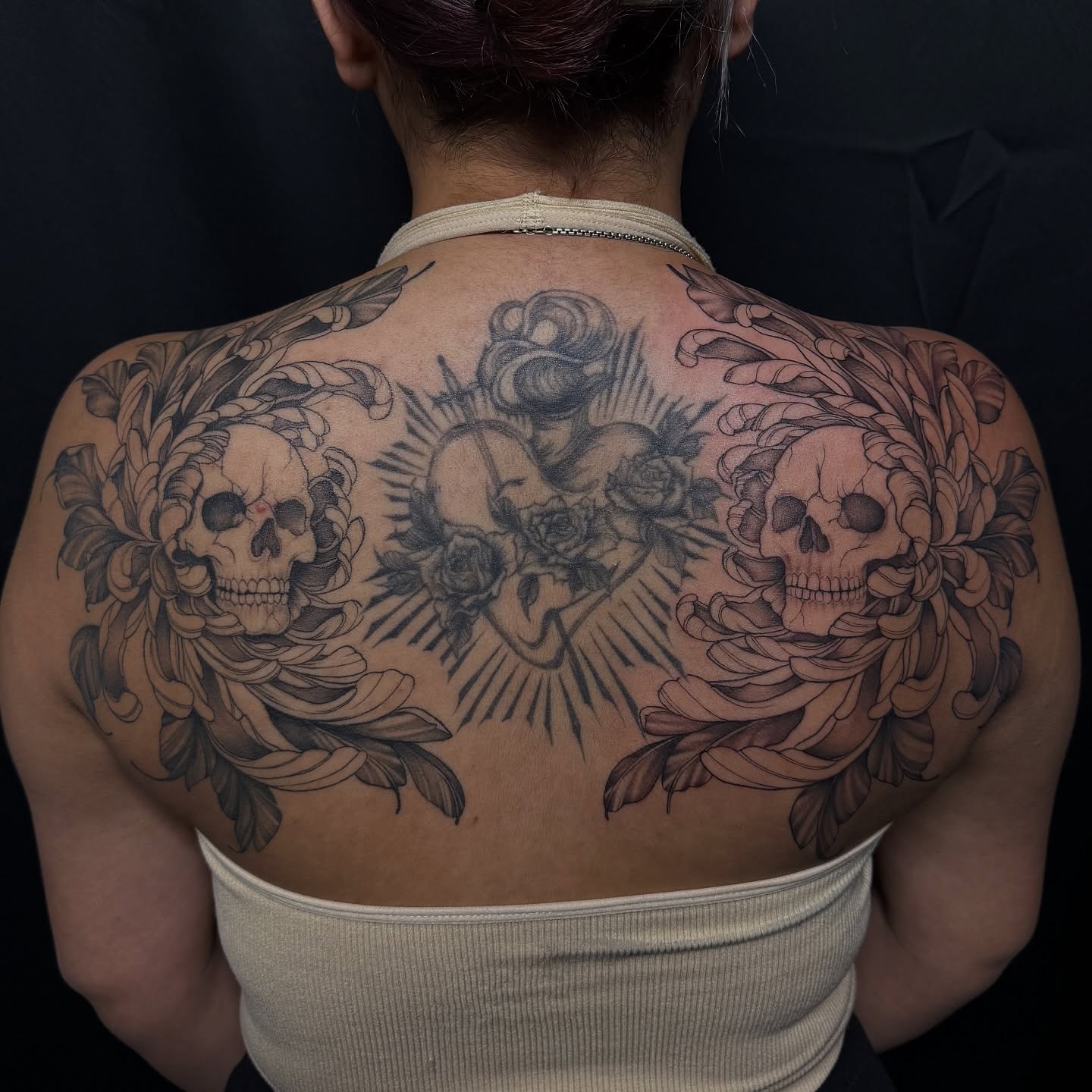 Skulls and flowers black and grey tattoo on the back by Mo Dinero🎰