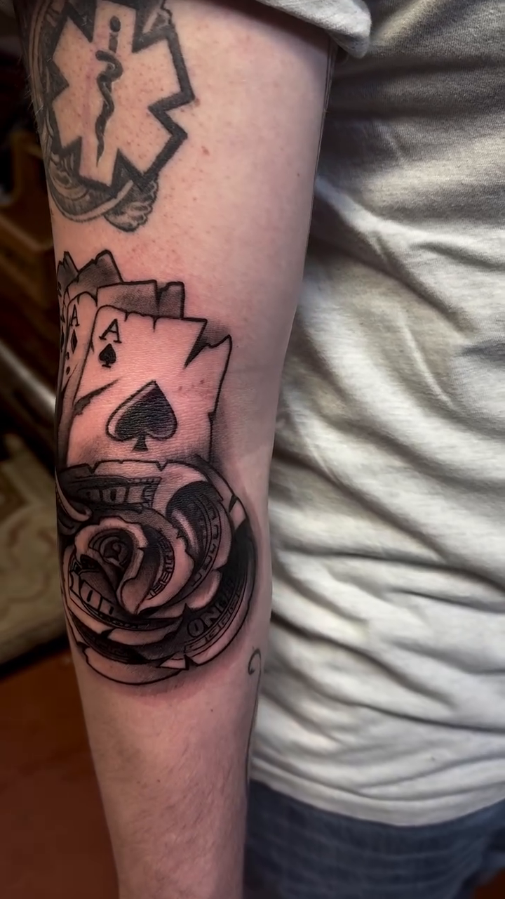 Tattoo by @daveisoldbutstillkicknit — black_and_grey, realism