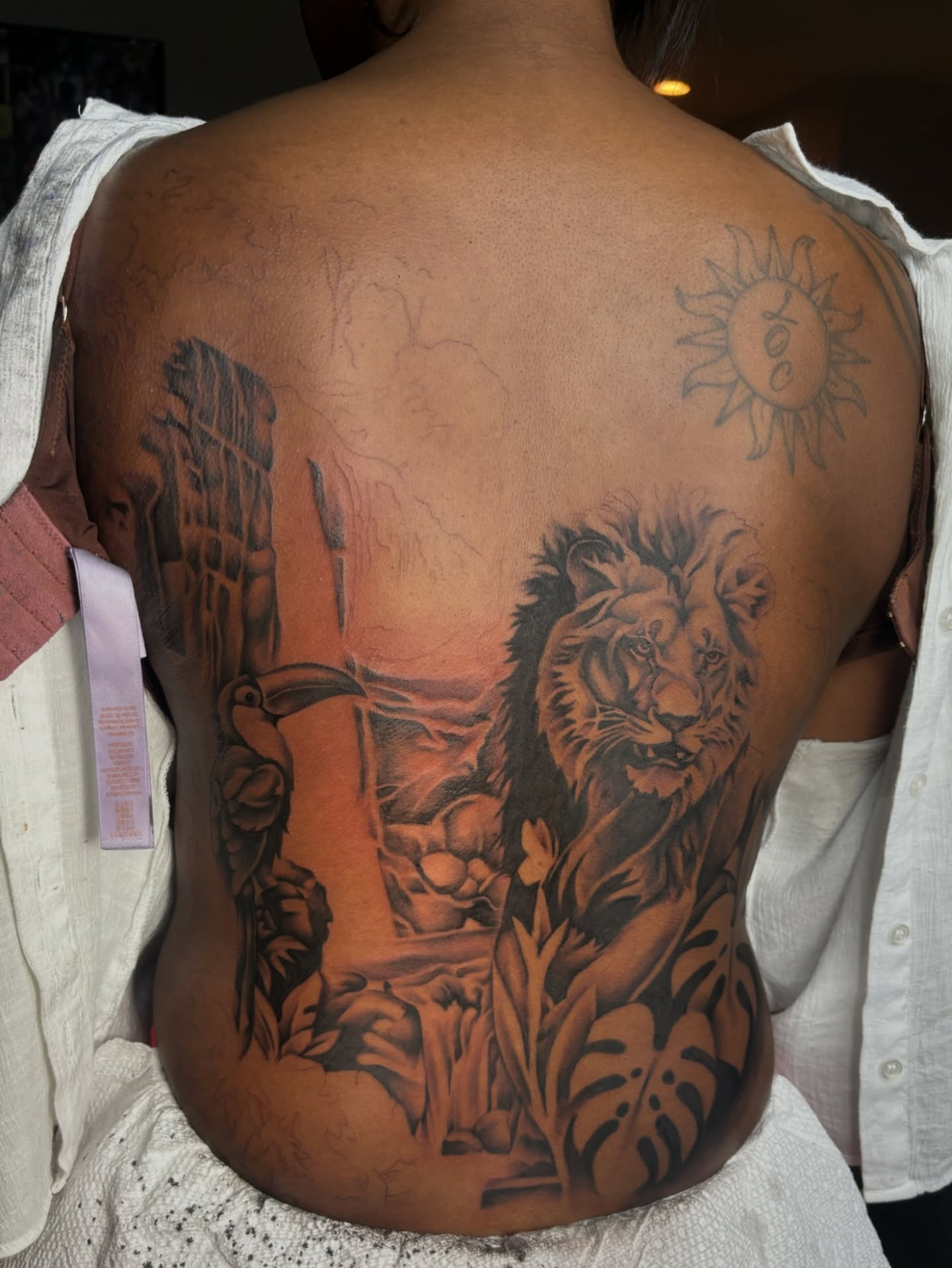 Lion and landscape realism tattoo on the back by FleeDott 🇨🇴