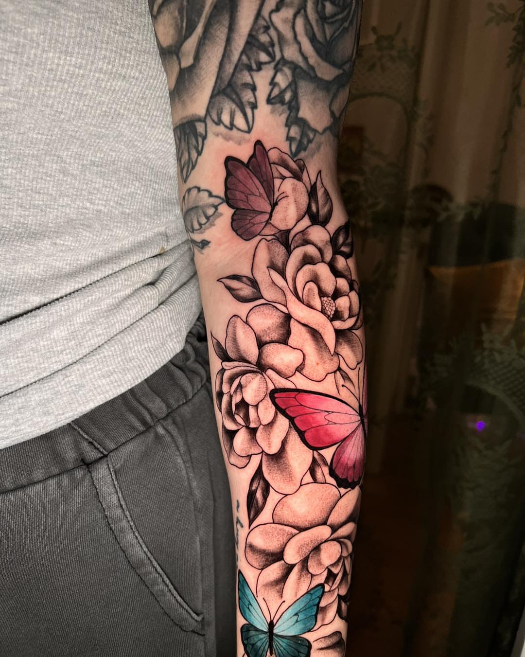 Tattoo by @tattoos_bymkr — realism, dotwork