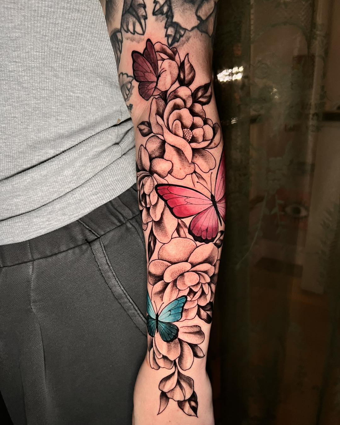 Tattoo by @tattoos_bymkr — realism, dotwork