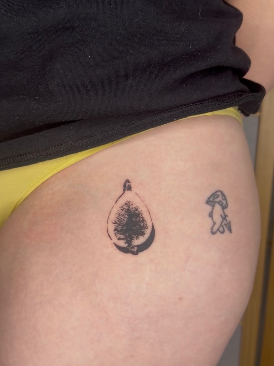 Tattoo by @slendels โ black_and_grey