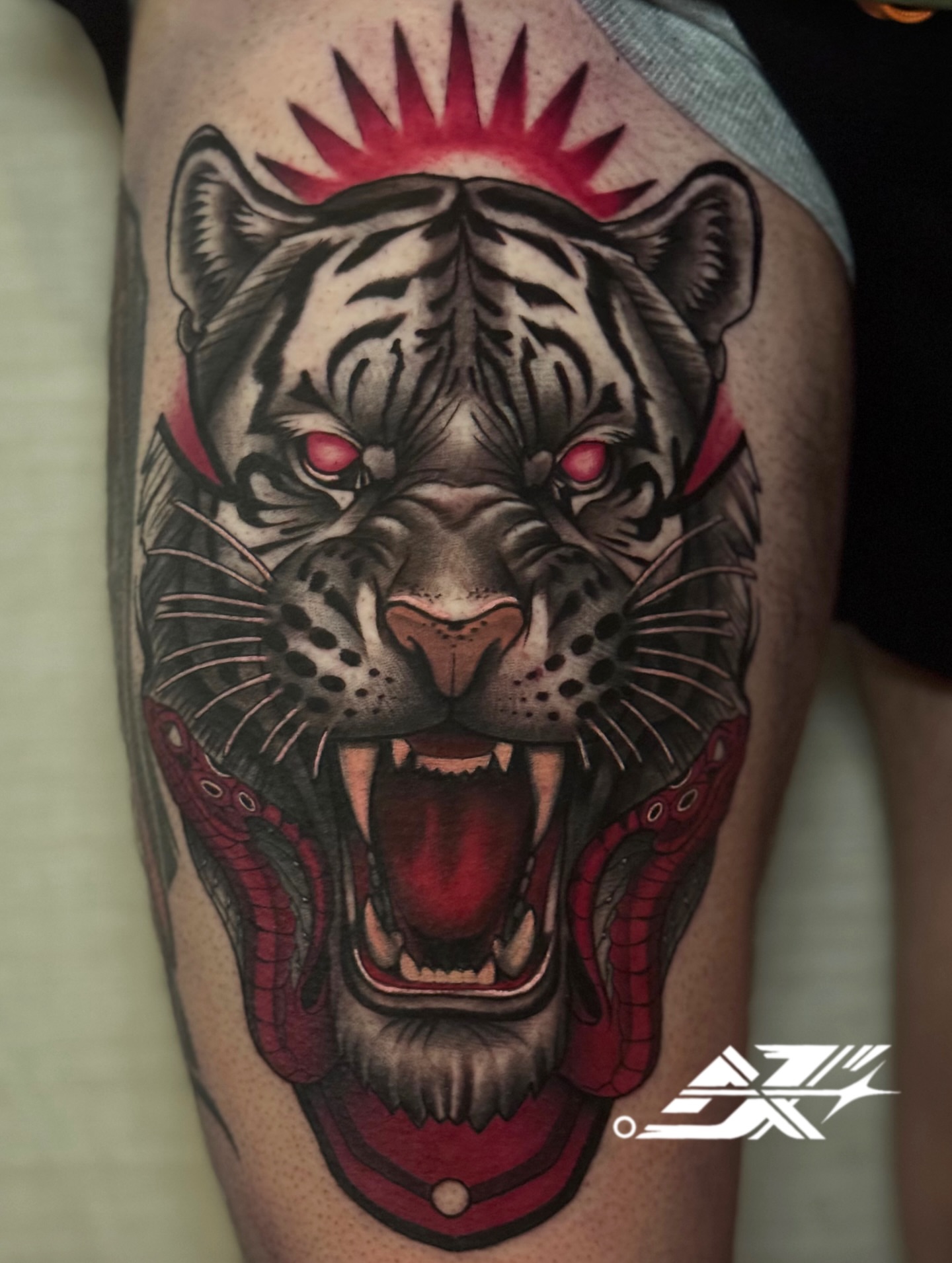 Tiger dark realism tattoo on the thigh by Jaxx Kesler