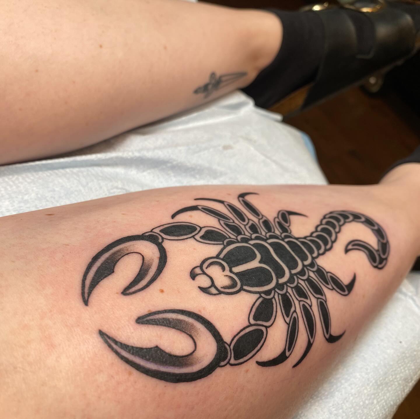 Scorpion black and grey tattoo on the leg by S C O T T