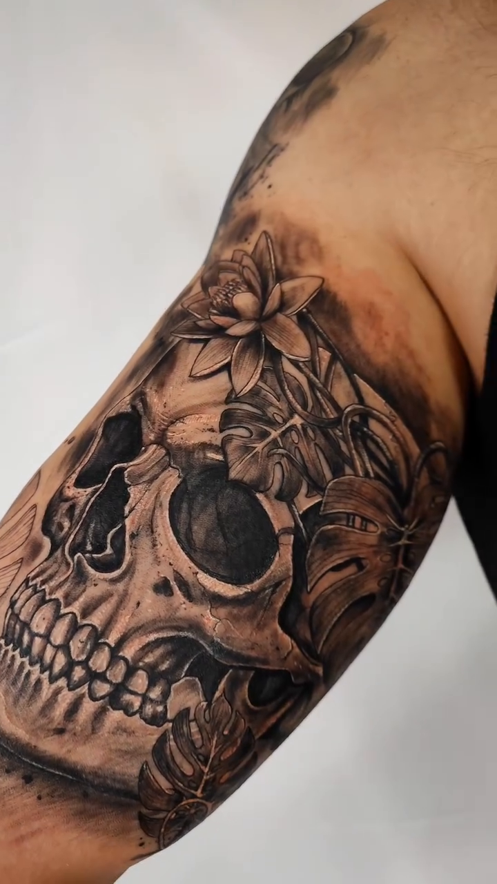 Skull with flowers realism tattoo by 𝗔𝗟𝗘𝗫 𝗣𝗥𝗘𝗤𝗨𝗘𝗟 𝗧𝗔𝗧𝗧𝗢𝗢𝗦 𝗖𝗛𝗜𝗖𝗔𝗚𝗢 ™, Chicago, Illinois