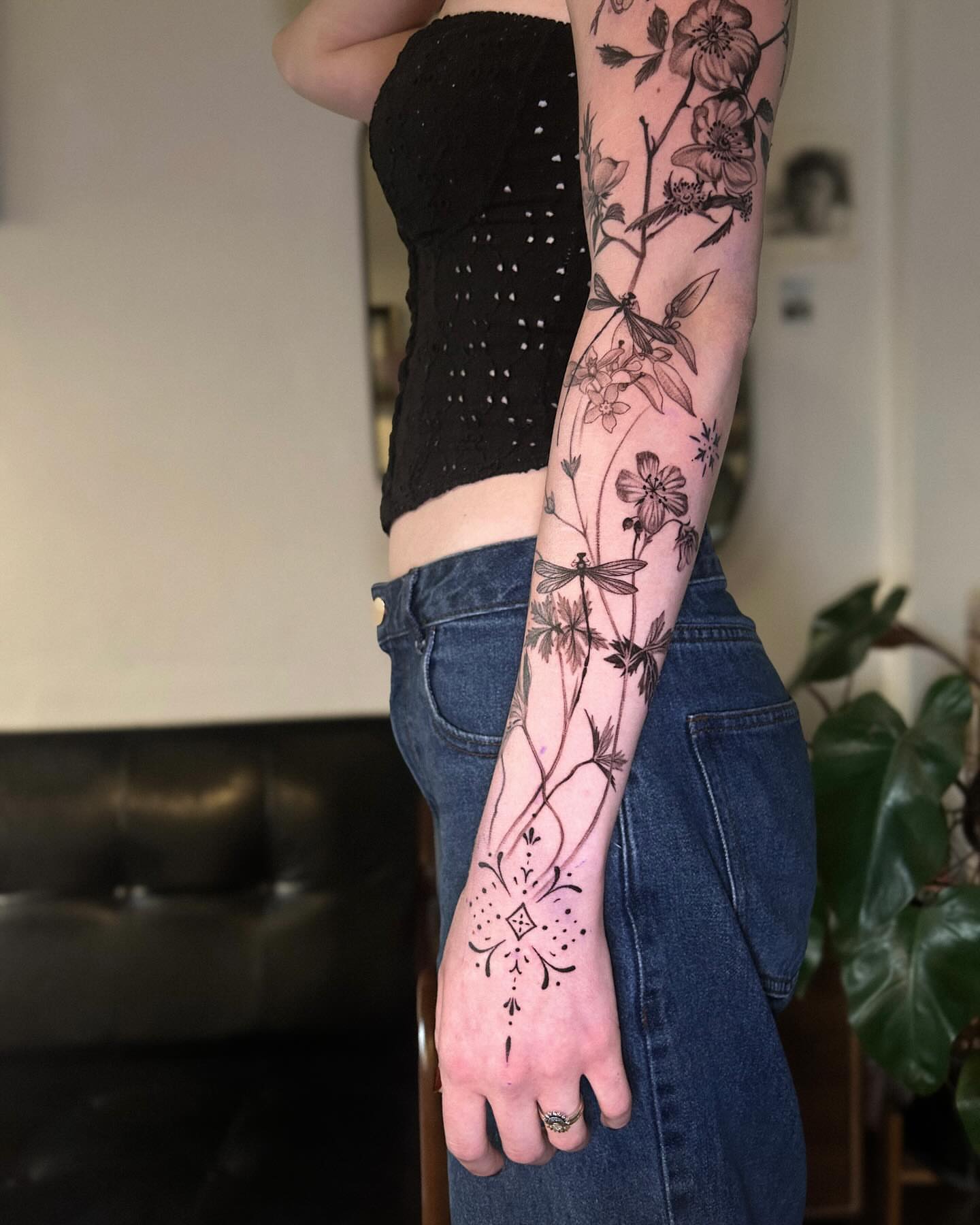 Tattoo by @noir_ink.tattookorat — black_and_grey, dotwork