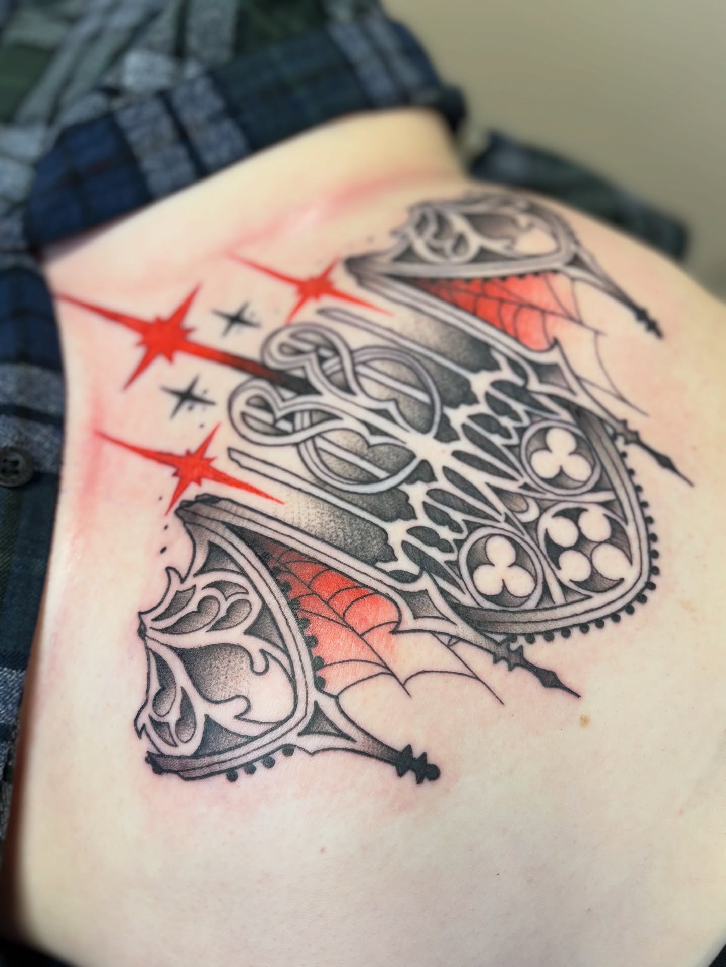 Gun and roses American traditional tattoo on the thigh by Dee - MA Tattoo Artist, Concord, Massachusetts