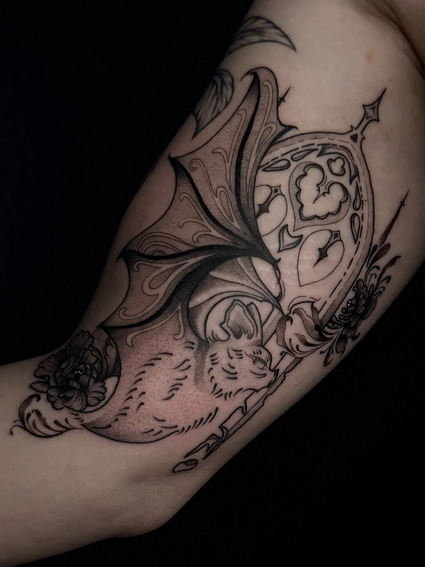 Woman with bird dotwork tattoo on the forearm by 𝔐𝔦𝔠𝔥𝔢𝔩𝔩𝔢𝔫 🦇