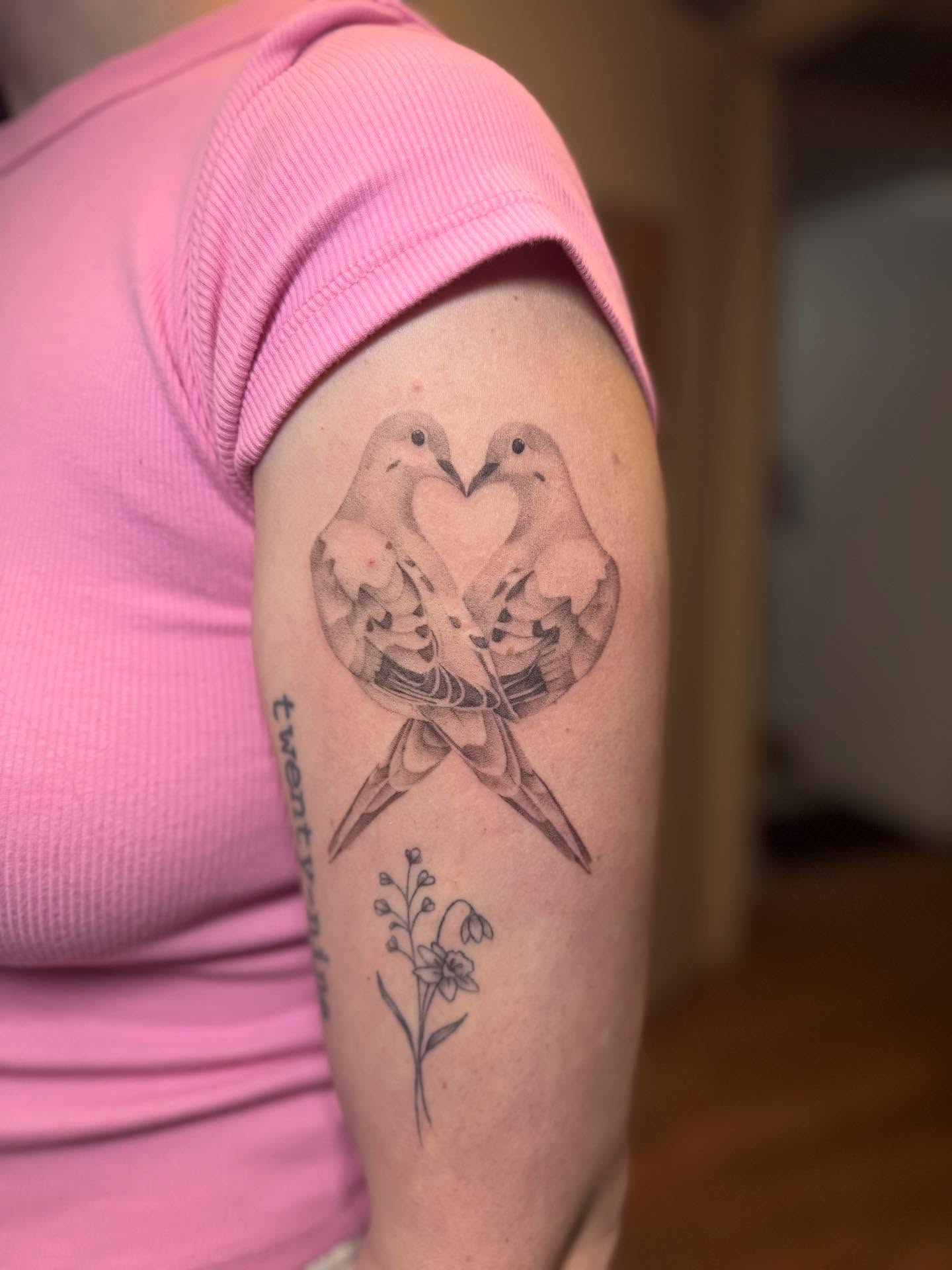 Tattoo by @annaainkk — black_and_grey
