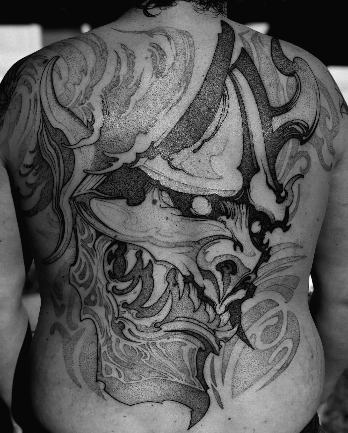 Abstract design dotwork tattoo on the back by 𝔍𝔞𝔯𝔢𝔡 𝔞𝔩𝔩𝔢𝔫