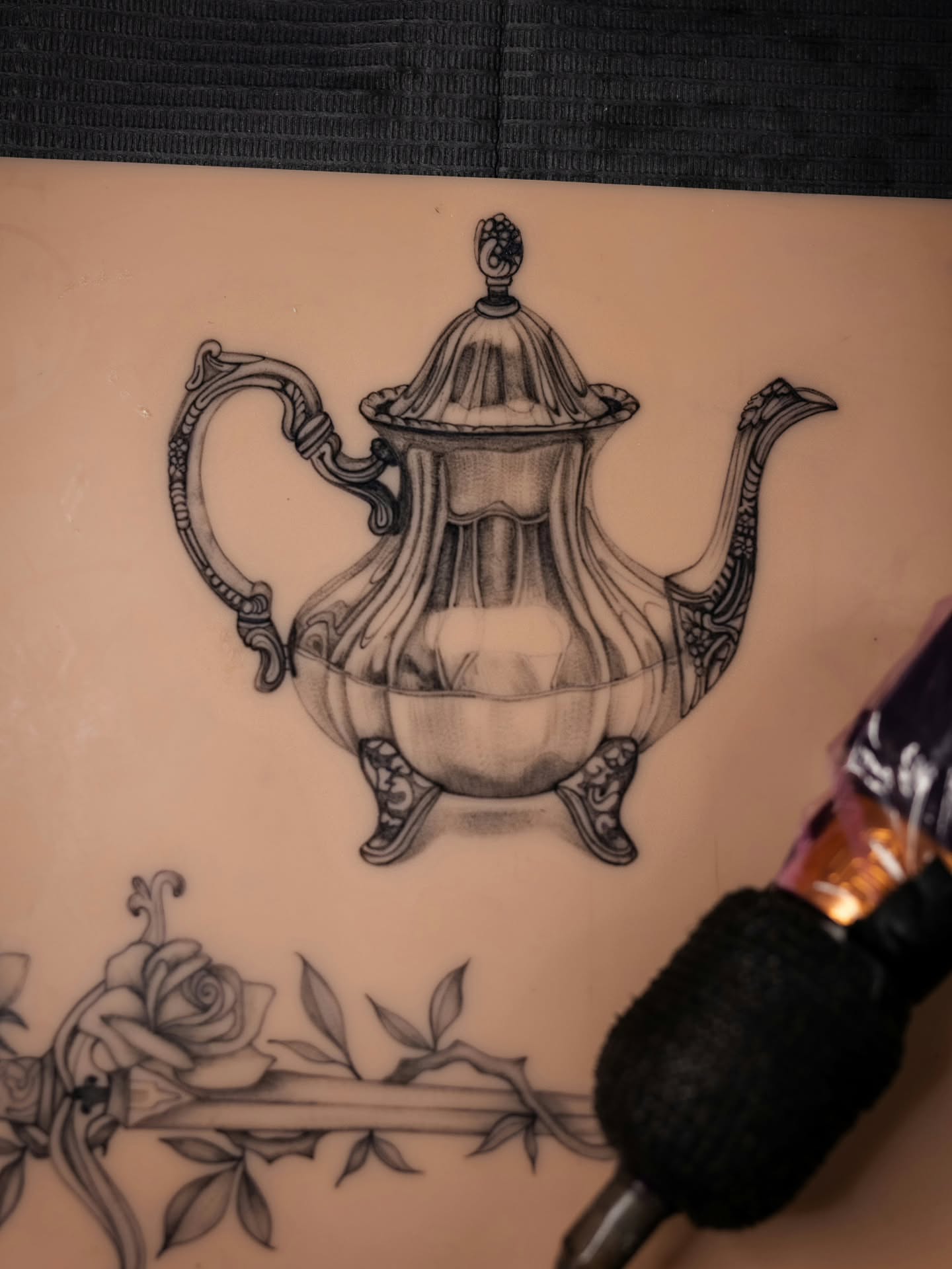 Teapot black and grey tattoo on the thigh by Alex ▪︎ Tattoo Apprentice