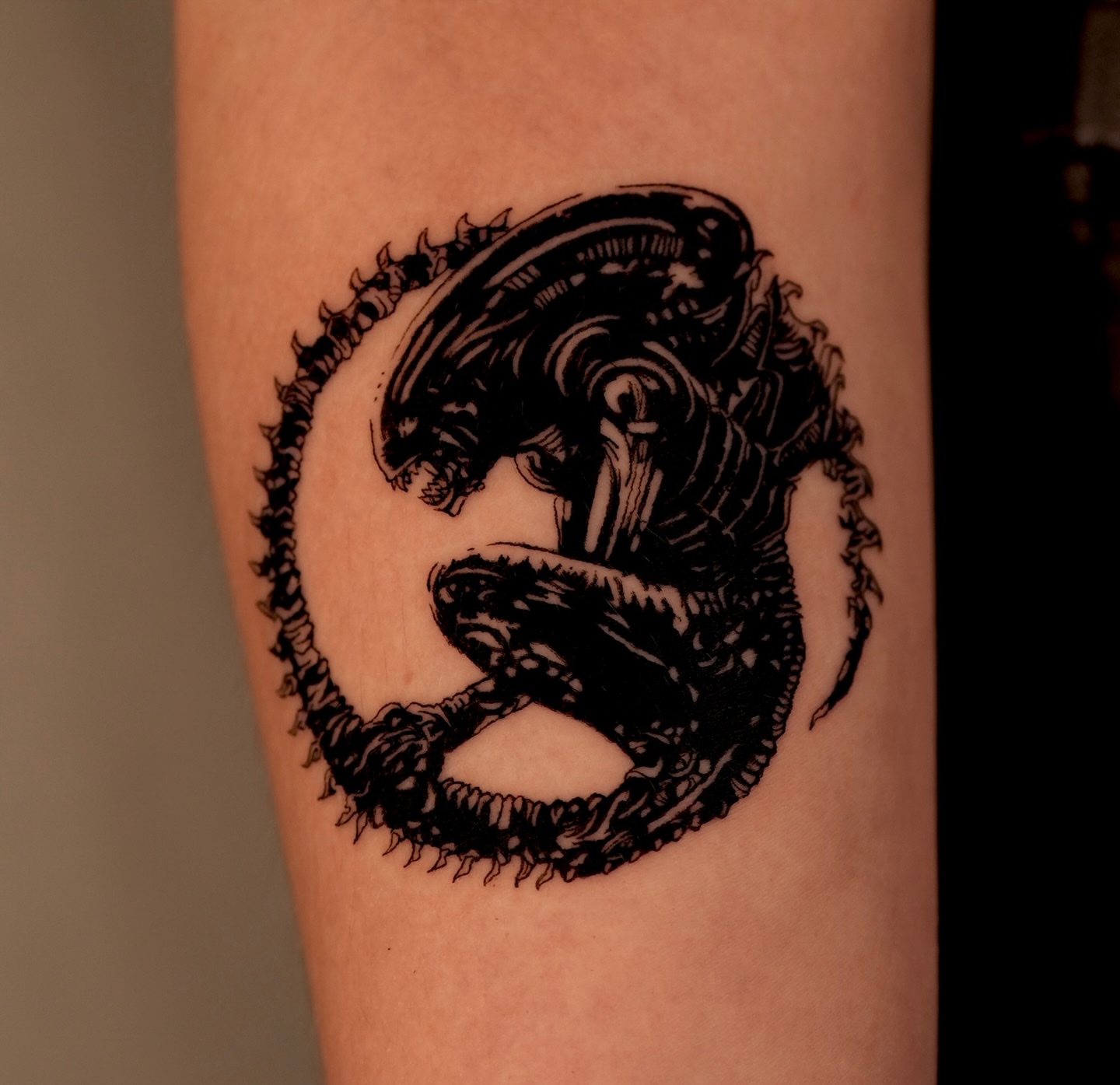 Alien xenomorph dark realism tattoo on the forearm by Koreatattoo Seoultattoo hongdaetattoo 서울타투