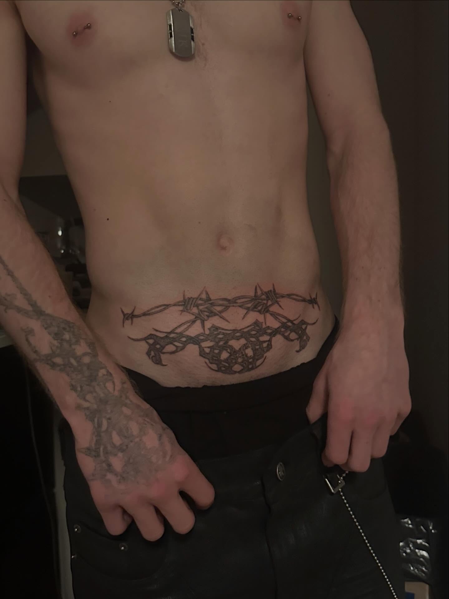 Barbed wire black and grey tattoo on the torso by Gregory Bramble Tattoo ๐ด๓ ง๓ ข๓ ฅ๓ ฎ๓ ง๓ ฟ