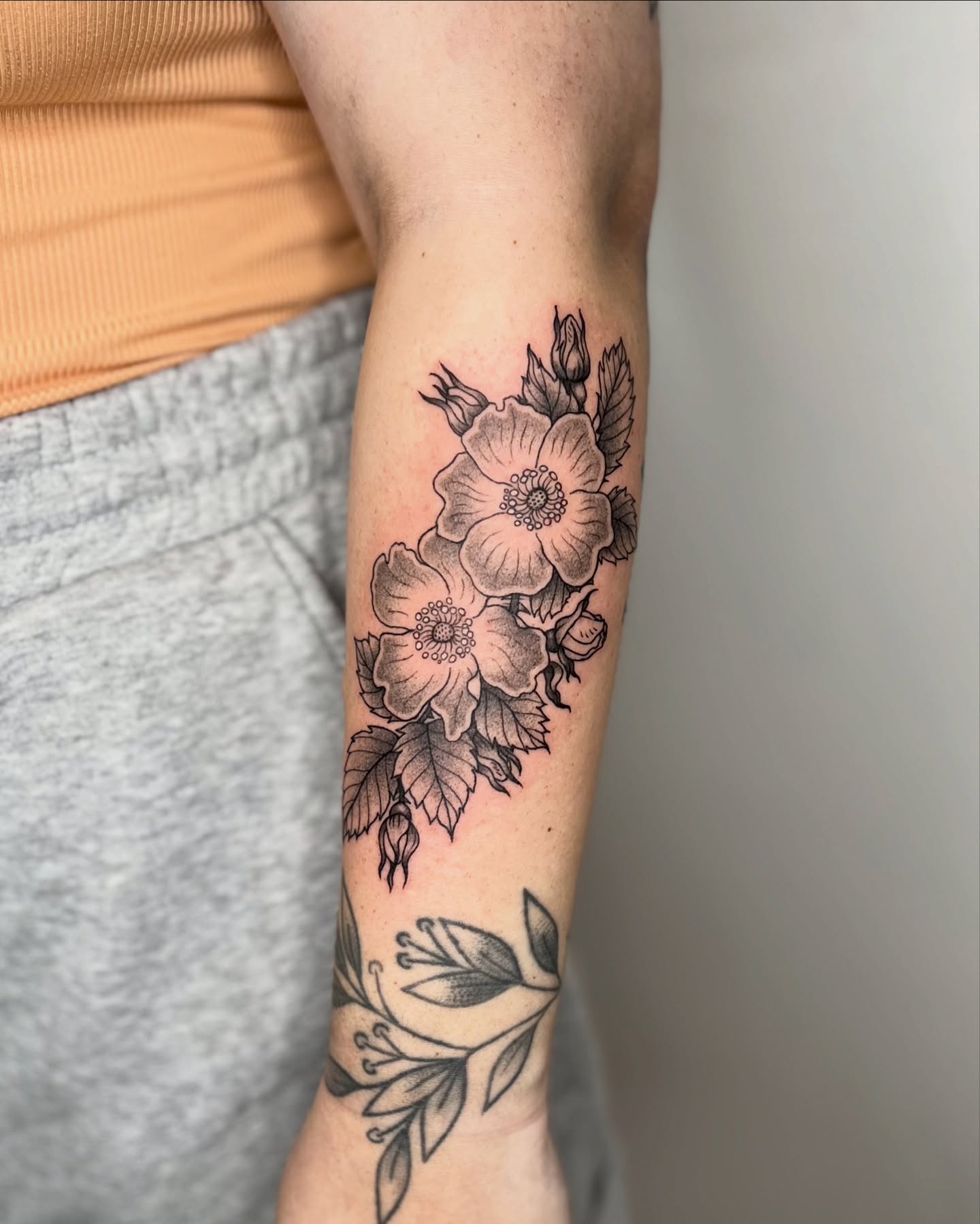 Tattoo by @siltyloamtattoo — black_and_grey