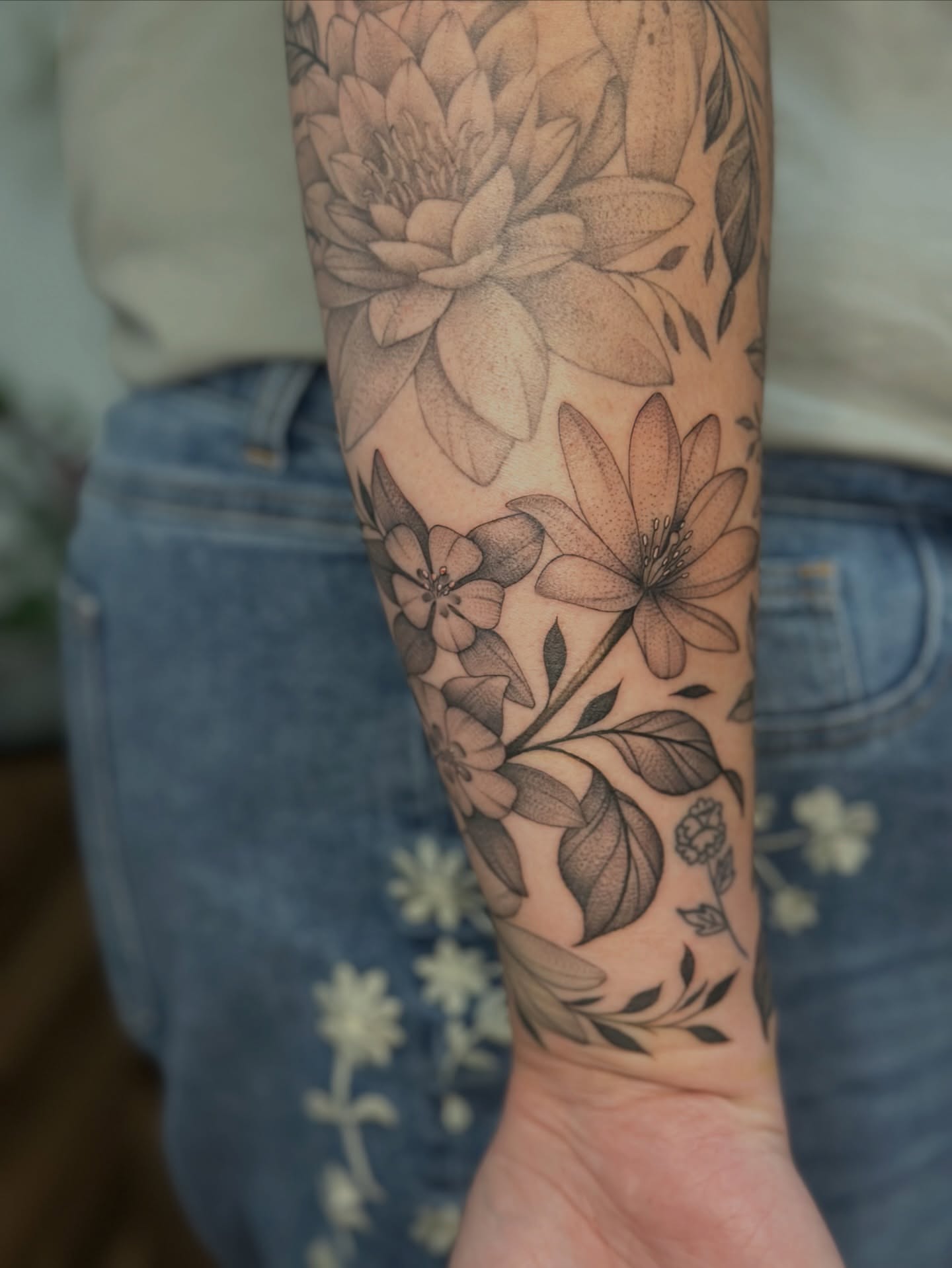 Tattoo by @vreevestattoo โ dotwork, realism