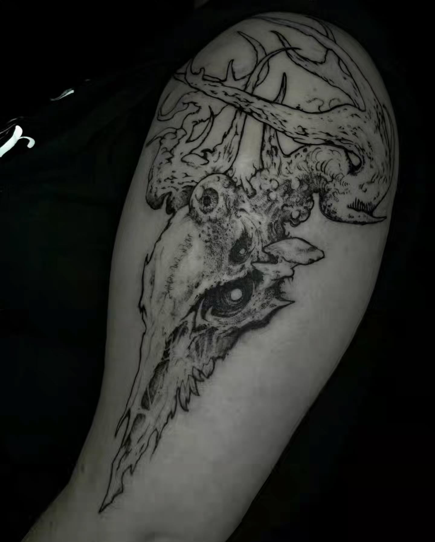 Skull with tentacles dark realism tattoo on the shoulder by Luca