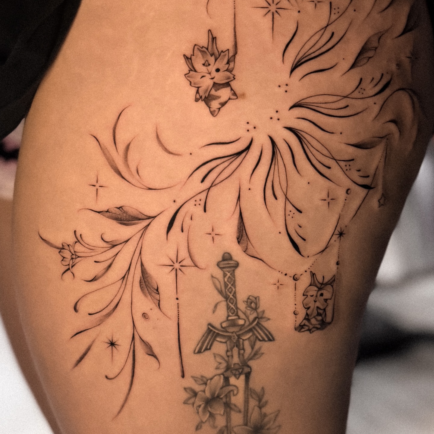 Floral and sword black and grey tattoo on the thigh by πππΉππππππππππππ