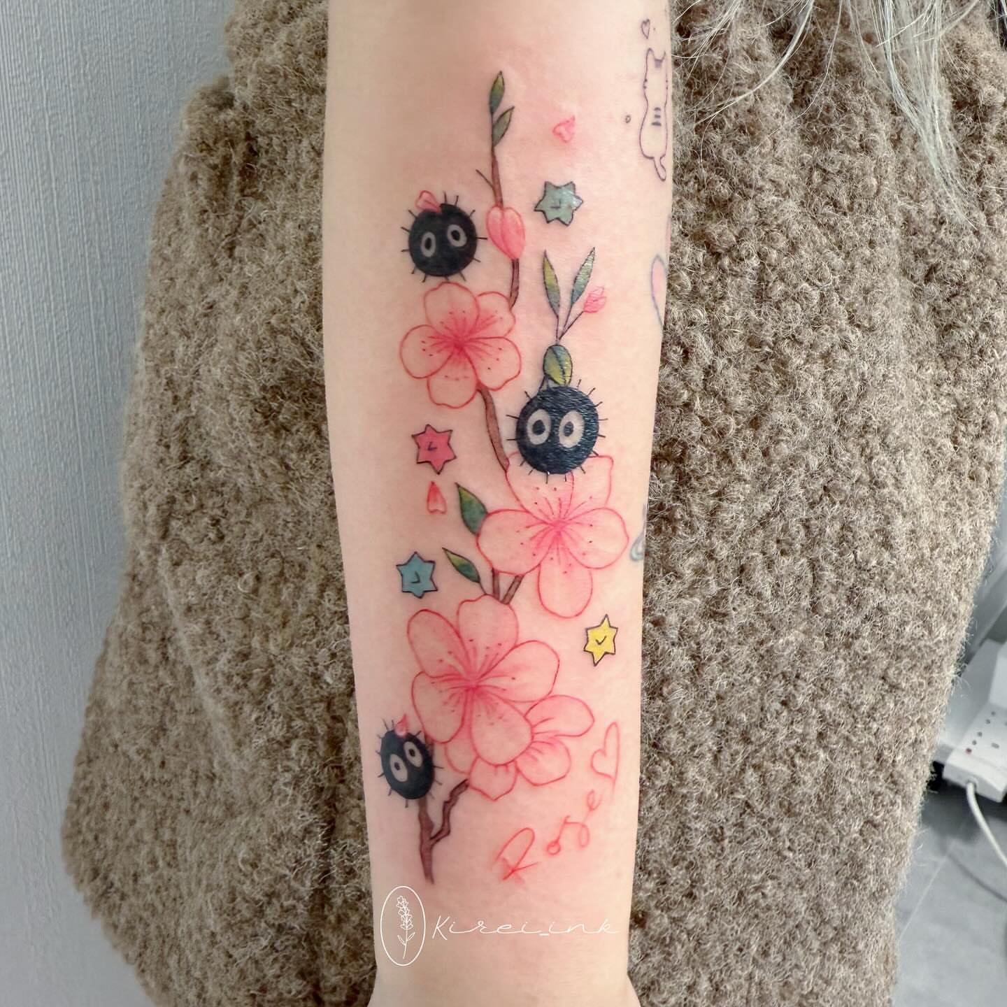 Tattoo by @kireiink_rose — dotwork, watercolor