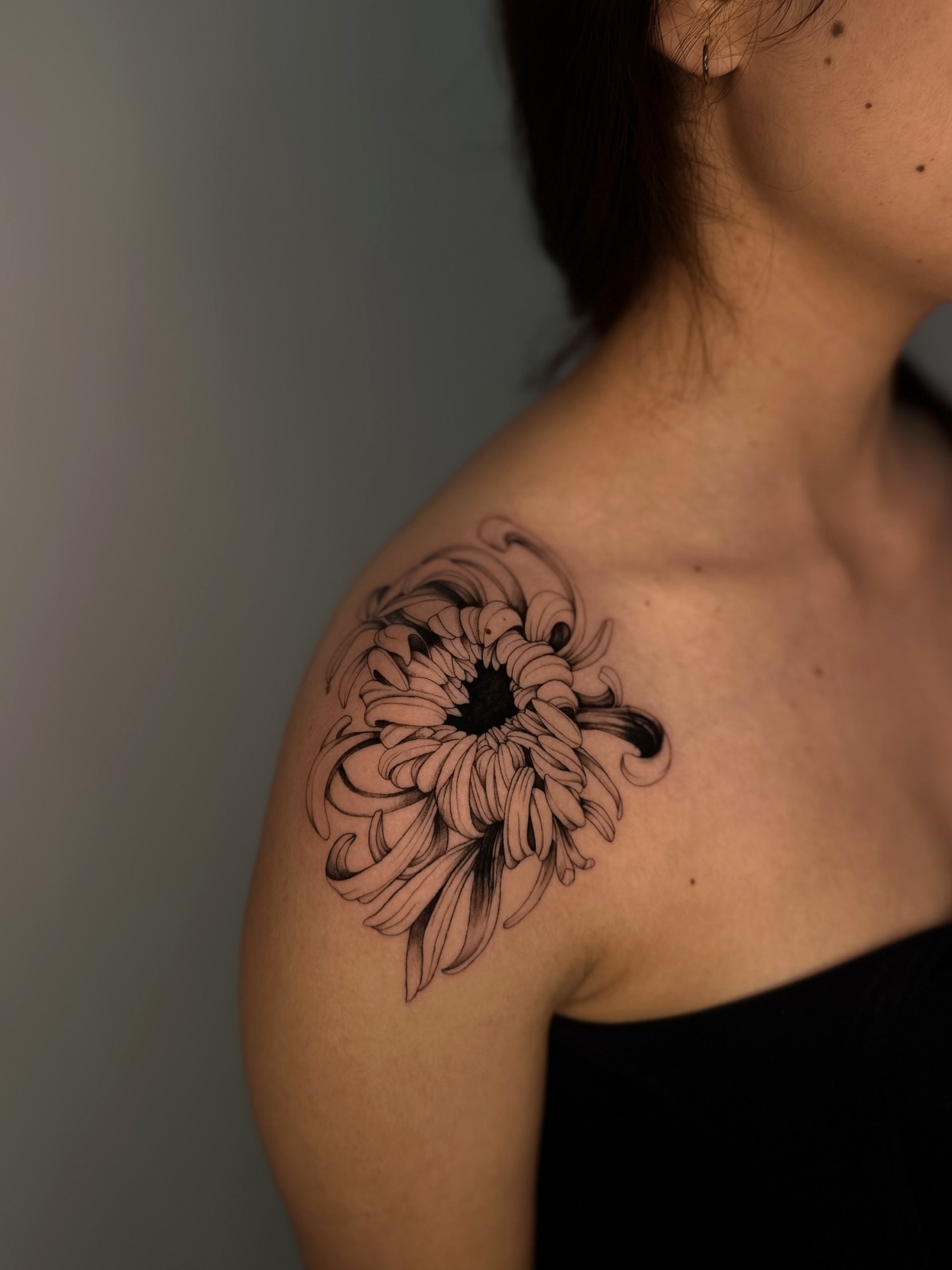 Chrysanthemum black and grey tattoo on the shoulder by Lauren