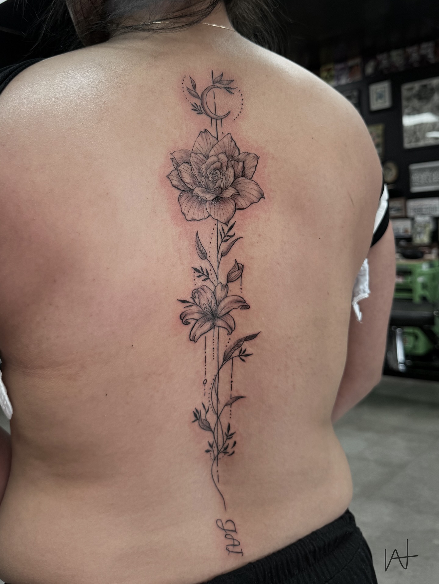 Flower arrangement realism tattoo on the back by Kat Parmu