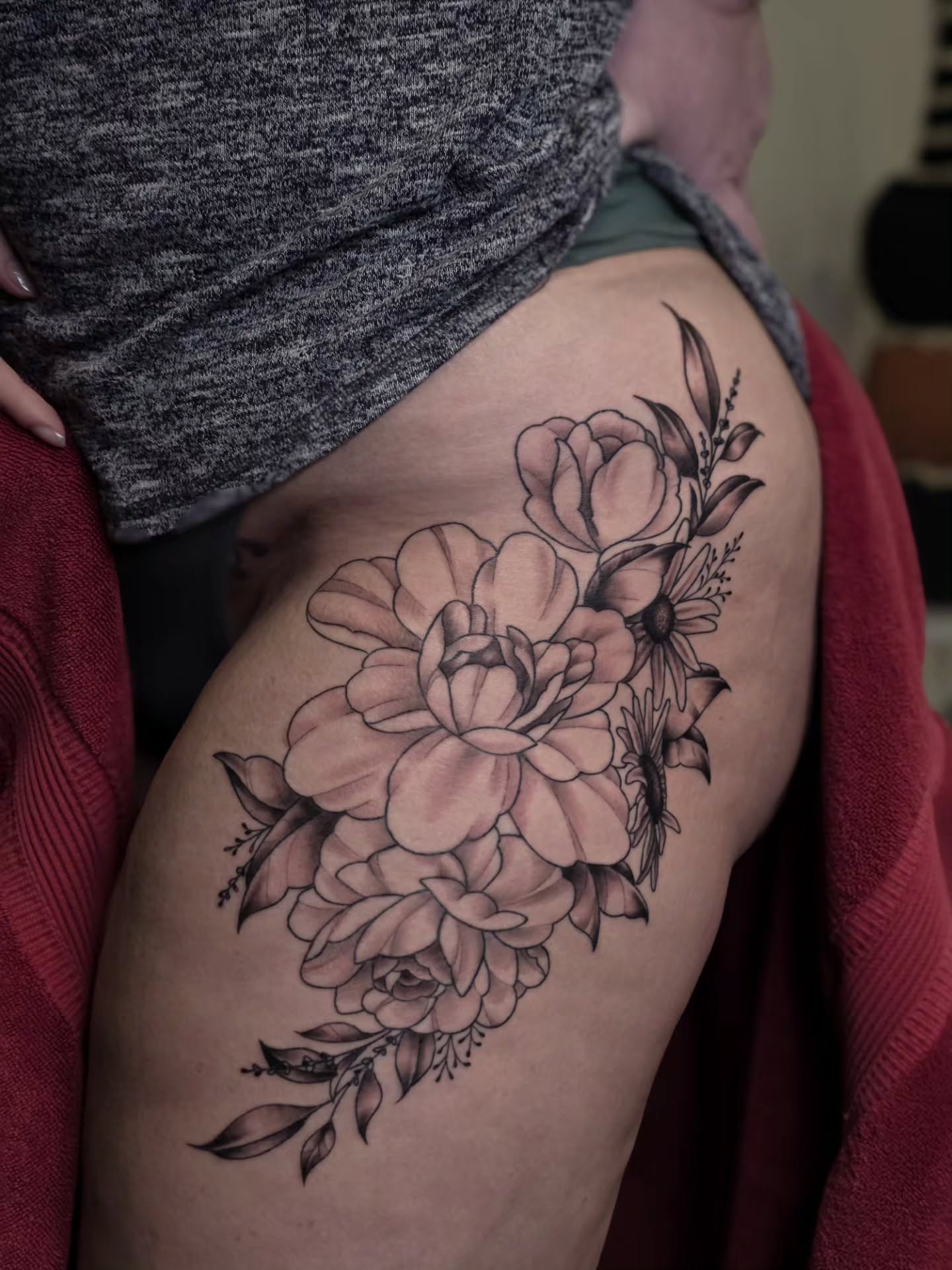 Tattoo by @faerie_rot_ โ black_and_grey, fine_line