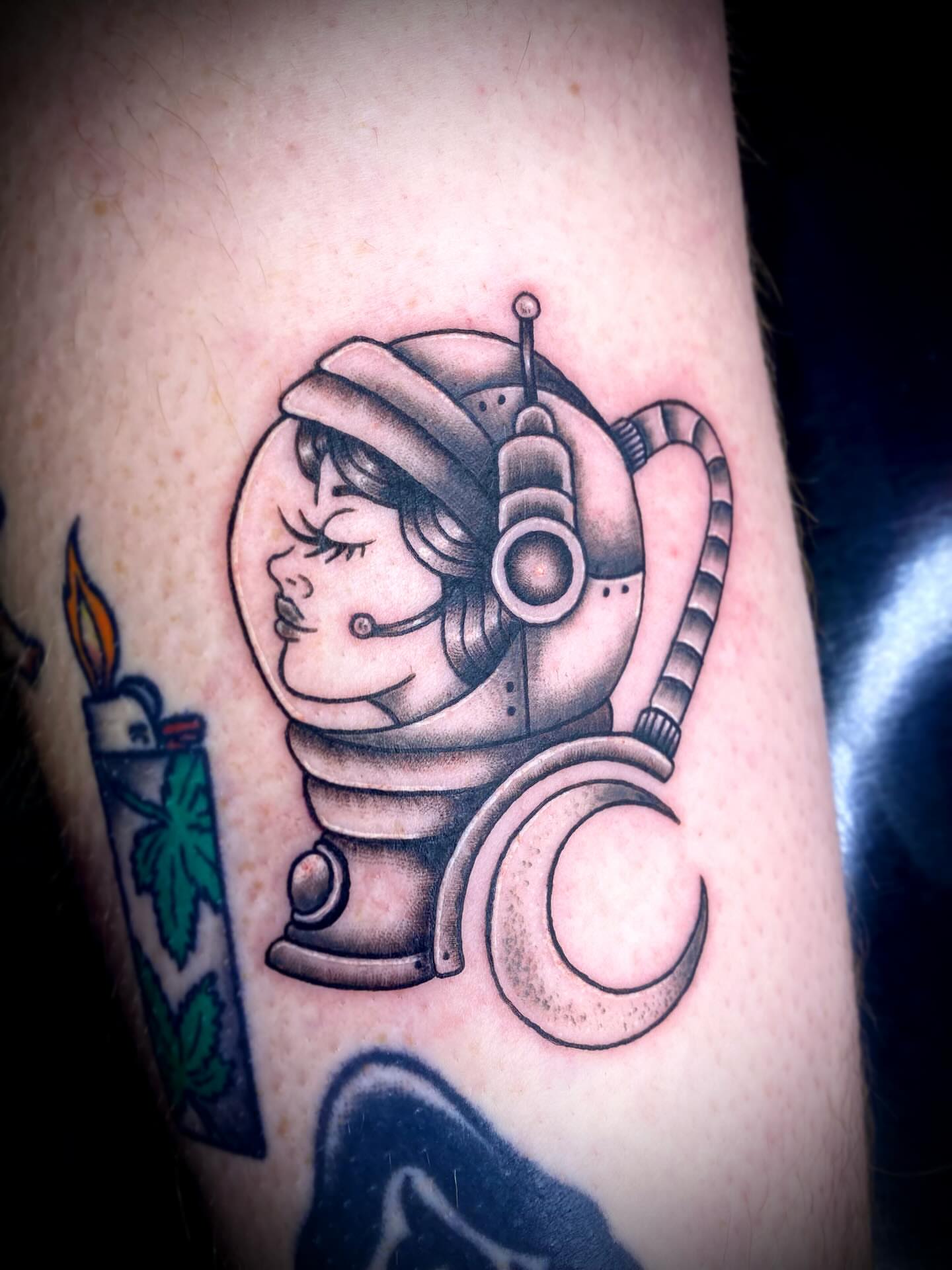 Tattoo by @bloodmilkandhoney — black_and_grey