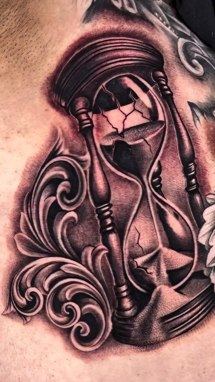 Hourglass realism tattoo by Fernando Andrade Jr