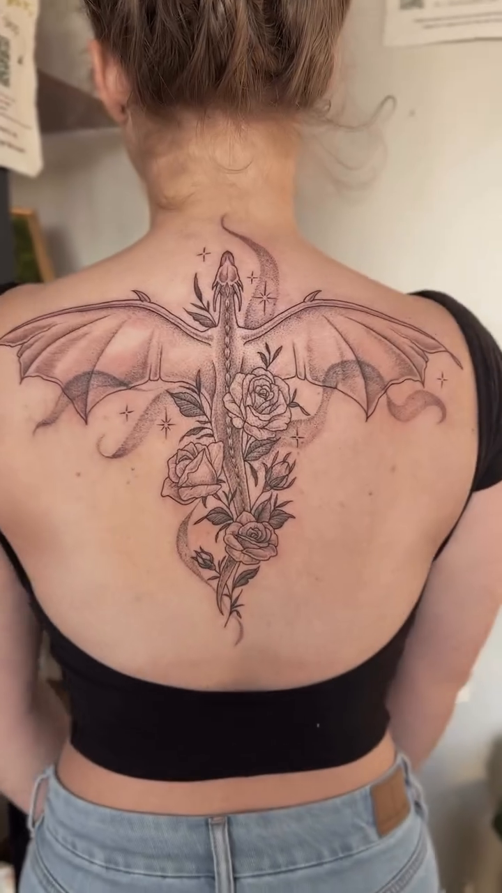 Dragon and rose realism tattoo by 𝕵𝖊𝖘𝖘𝖎𝖈𝖆 𝕰𝖑 (raleigh tattoo artist)