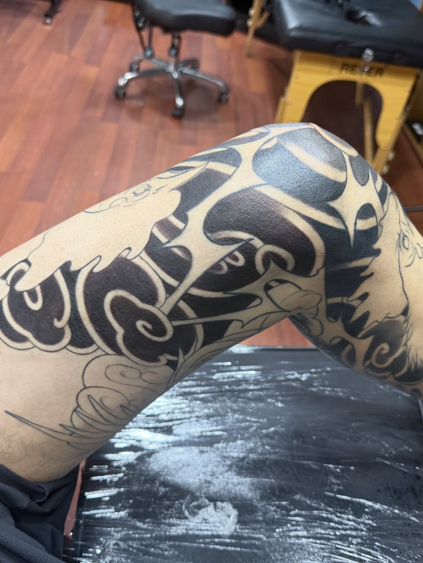 Wave pattern black and grey tattoo on the thigh by Meza Cruz