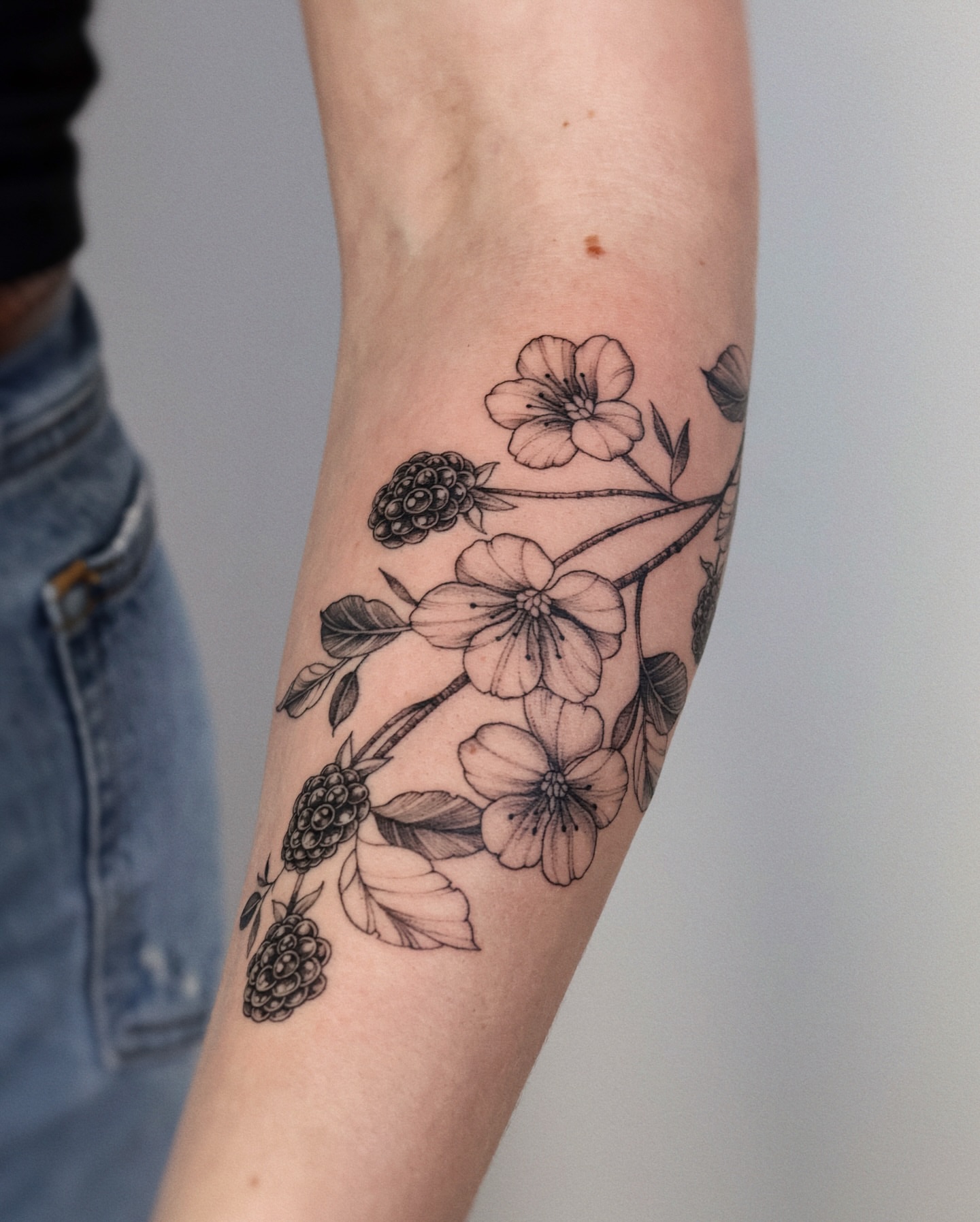 Tattoo by @yulight_tattoo — black_and_grey